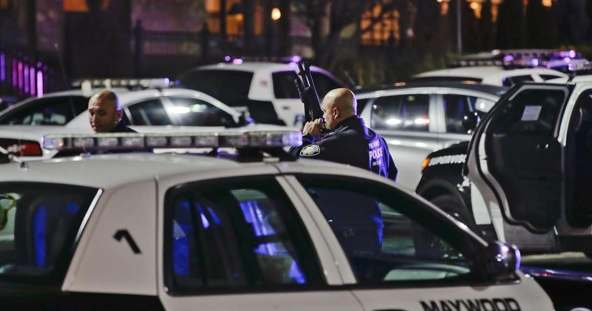 Útočník najel autem do synagogy v Michiganu a začal střílet, na místě je policie