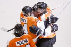 Gólová radost hráčů Philadelphie Flyers