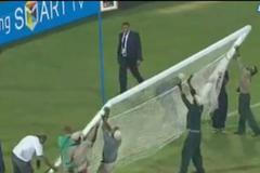 VIDEO V zápase Alžírsko - Togo na mistrovství Afriky porazil hráč bránu