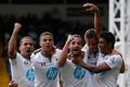 Hráči Tottenhamu slaví branku Roberta Soldada proti Crystal Palace
