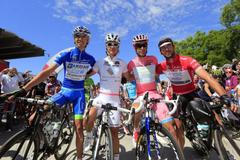 Držitelé trikotů na Giro (zleva: vrchař Pirazzi, mladík Betancour, celkový vítěz Nibali, spurtér Cavendish)