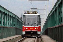Konec provizorního tramvajového mostu