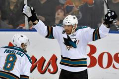 Martin Havlát slaví branku v NHL 2013