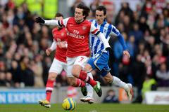 Tomáš Rosický v pohárovém utkání proti týmu Brighton and Hove Albion's