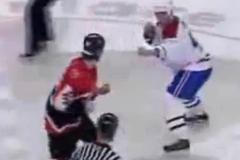 Hokejoví zbabělci v akci! Nejhorší bitka na světě