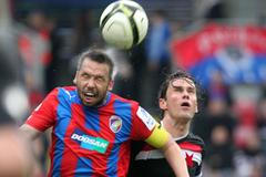 Fotbal, Gambrinus liga, Plzeň - Slavia Praha: Pavel Horváth - Karol Kisel