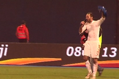 Josip Šimunič provolává pro-fašistické heslo po zápase Chorvatska s Islandem