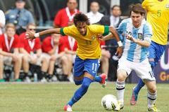 Neymar a Lionel Messi během přátelského utkání Argentina - Brazílie.