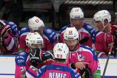 FOTO Proti rakovině. Lvu nepřinesly štěstí ani růžové dresy