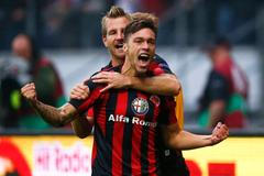 Frankfurt vs. Bordeaux, utkání Evropské ligy (Václav Kadlec slaví gól)