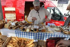 Farmářské trhy na náměstí Jiřího z Poděbrad