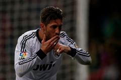 Sergio Ramos slaví gól Realu Madrid proti Vallecanu