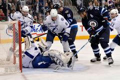 VIDEO Tygří skok a skvělý zákrok Cedricka Desjardinse