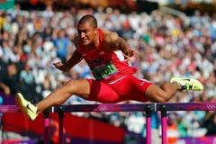Ashton Eaton při překážkách