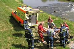 Tonutí - záchrana - záchranáři - hasiči - sanitka - voda