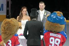 FOTO Svatba na ledě. Jako dárek rekordní výhra Lva v derby