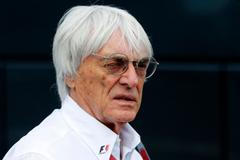 Šéf F1 Bernie Ecclestone během kvalifikace Velké ceny Belgie 2012.