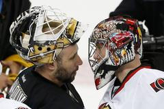 Tomáš Vokoun a Craig Anderson po posledním semifinále Východu NHL