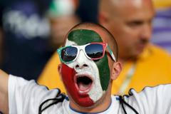 Fanoušci před čtvrtfinálovým utkáním Anglie - Itálie na Euru 2012