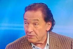 Karel Gott chválí ve studiu televize Prima Cool kouče Plzně Pavla Vrbu