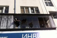 Rusové si rozbíjejí okna, chtějí kompenzaci za meteorit