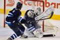 NHL: Ron Hainsey a Ondřej Pavelec (Winnipeg)