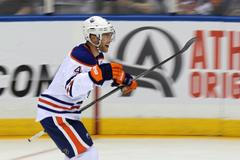 Taylor Hall překonal rekord Wayne Gretzkyho. Dvě branky stihl dát za osm sekund