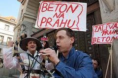 Praha zalévaná betonem