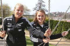 Plážový volejbal: Kristýna Kolocová a Markéta Sluková vlevo