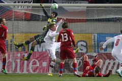 Fotbal, Česko - Dánsko: Per Čech - Andreas Cornelius