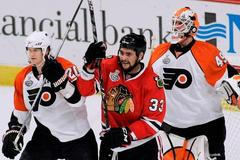 Chris Pronger a Dustin Byfuglien v play off 2010