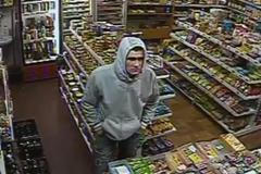 Mladík přepadl prodavačku ve večerce