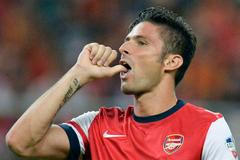 Olivier Giroud se raduje z branky v přípravě