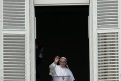 Papežova první modlitba Anděl Páně