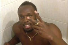 Jamajčan Usain Bolt slavil titul na MS na trati 200 metrů netradičně - v ledové lázni