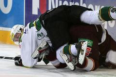 Hokejisté klubu HC Sparta Praha v prvním kole hokejové Tipsport extraligy 2012/13 s Energií Karlovy Vary.