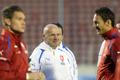 Čeští fotbaloví reprezentanti s trenérem Michalem Bílkem na tréninku před přátelským utkáním se Slovenskem v listopadu 2012.