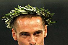 Podívejte se, jak Roman Šebrle získal na olympiádě v Aténách zlato