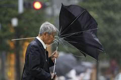 K Japonsku dorazil tajfun Roke