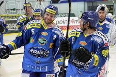 Hokejisté Komety Brno Tomáš Žižka a Roman Erat