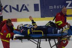 Zlín vs. Kladno, utkání hokejové extraligy (zraněný Miloslav Hořava)