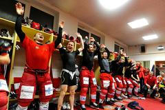 Hokej, extraliga, Třinec - Sparta: kabina Třince slaví postup do semifinále