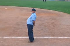 VIDEO Opilý rozhodčí na softballu