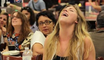 Hromadný orgasmus v jídelně