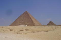 Opuštěné pyramidy v Gíze