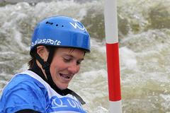 Vodní slalomářka Kateřina Hošková z České republiky na Světovém poháru 2012 v pražské Tróji.