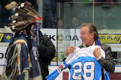 Hokej, extraliga, Plzeň - Zlín: Karel Gott