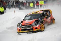 Video: Nor Östberg skočil s autem 60 metrů