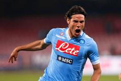 Edinson Cavani slaví branku v síti AS Řím