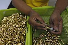 Foto: Ilegální výroba zbraní na Filipínách